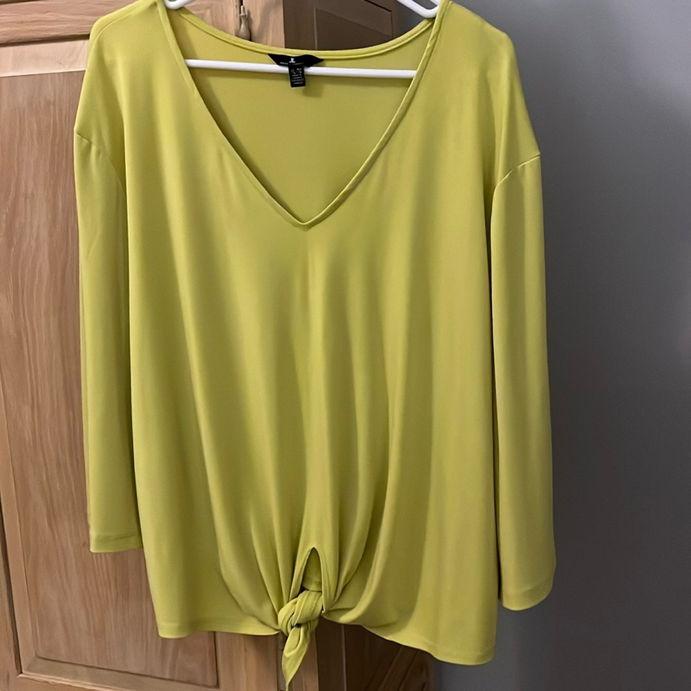 Jules & Leopold 3/4 Sleeve Neon Yellowish Green Top with tie knot
